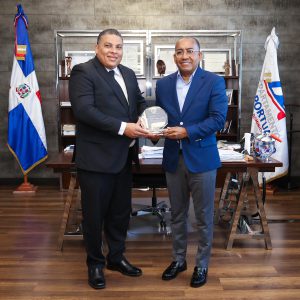 Reconocen labor de Víctor PIchardo como director del DA