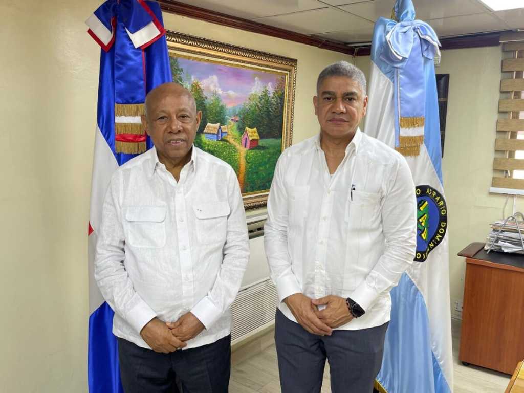 Director IAD recibe visita del Cónsul General Dominicano en Orlando, Florida