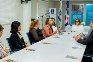 Iglesia de Jesucristo dona más de 750 bastones para personas con discapacidad visual o ceguera permanente