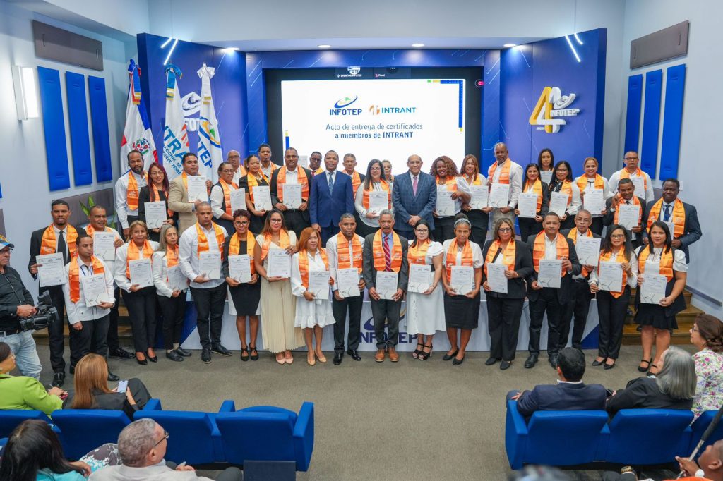 INFOTEP e INTRANT certifican a 80 facilitadores para educar 28 mil transportistas y motociclistas en 2025