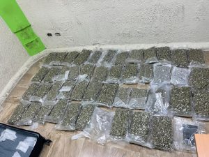 DNCD CONFISCA 90 PACAS DE MARIHUANA Y UN PAQUETE PRESUMIBLEMENTE CRACK EN AEROPUERTO PUNTA DE CANA