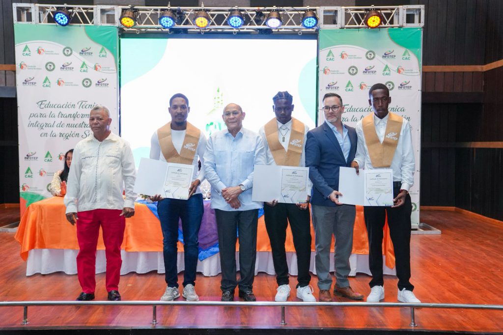INFOTEP y Fundación Central Barahona entregan certificados a más de 300 participantes
