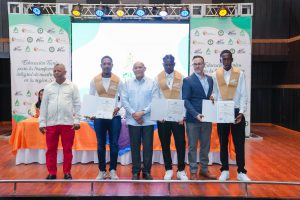 INFOTEP y Fundación Central Barahona entregan certificados a más de 300 participantes
