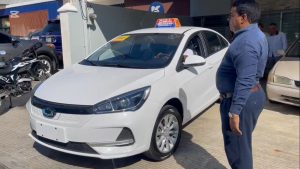 Primera chatarra sustituida por un carro electrónico para el trasporte