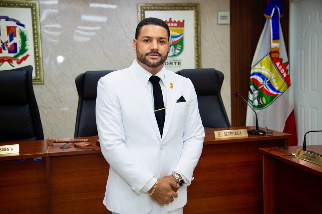 Regidor Óscar Ramírez valora decisión de alcaldesa de SDN de saldar prestaciones laborales a ex empleados